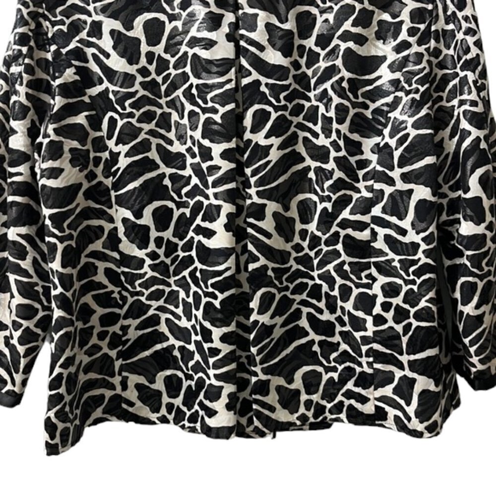 Chico's Women's Shiny Black & White Giraffe Print Cropped Spring Jacket Medium - Picture 7 of 10